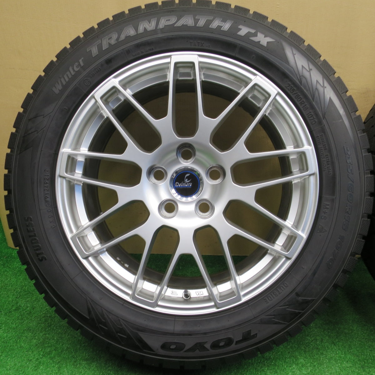 超バリ溝！21年！キレイ！ほぼ10分★MIRAI ミライ 40 アルファード 等 235/60R18 スタッドレス トーヨー ウインター トランパス TX Delmore LC.S デルモア 18インチ PCD120/5H★5121308NKス
