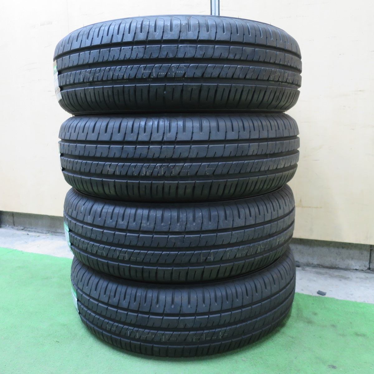 未使用！24年◎185/65R15 ダンロップ エナセーブ EC204 タイヤ 15インチ ノート フリード ティーダ マツダ2 デミオ 等◎6090902NGノタ