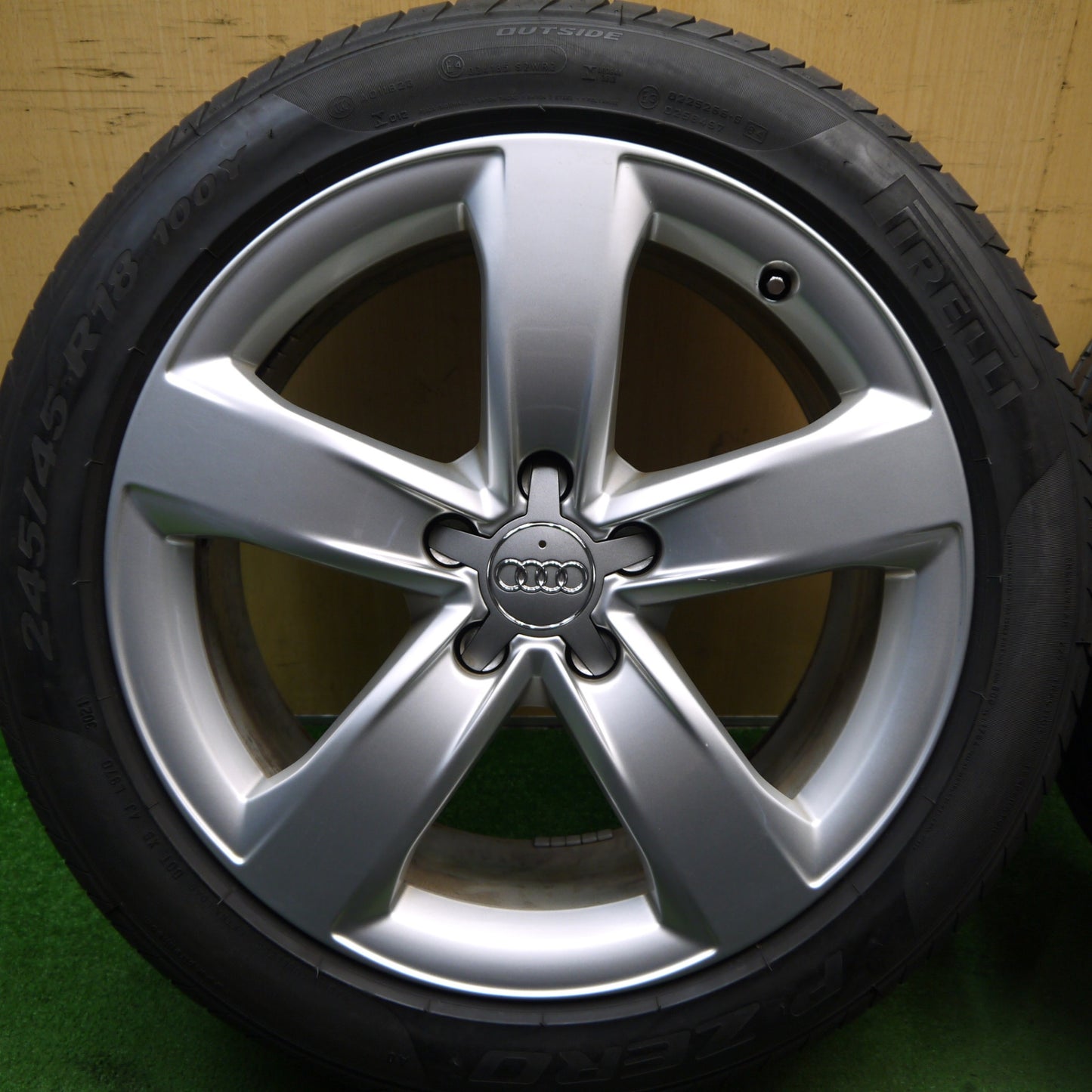 バリ溝！21年！キレイ！9.5分★アウディ A6 4G 純正 245/45R18 ピレリ PZERO TM Pゼロ 18インチ PCD112/5H★5072808Hノ