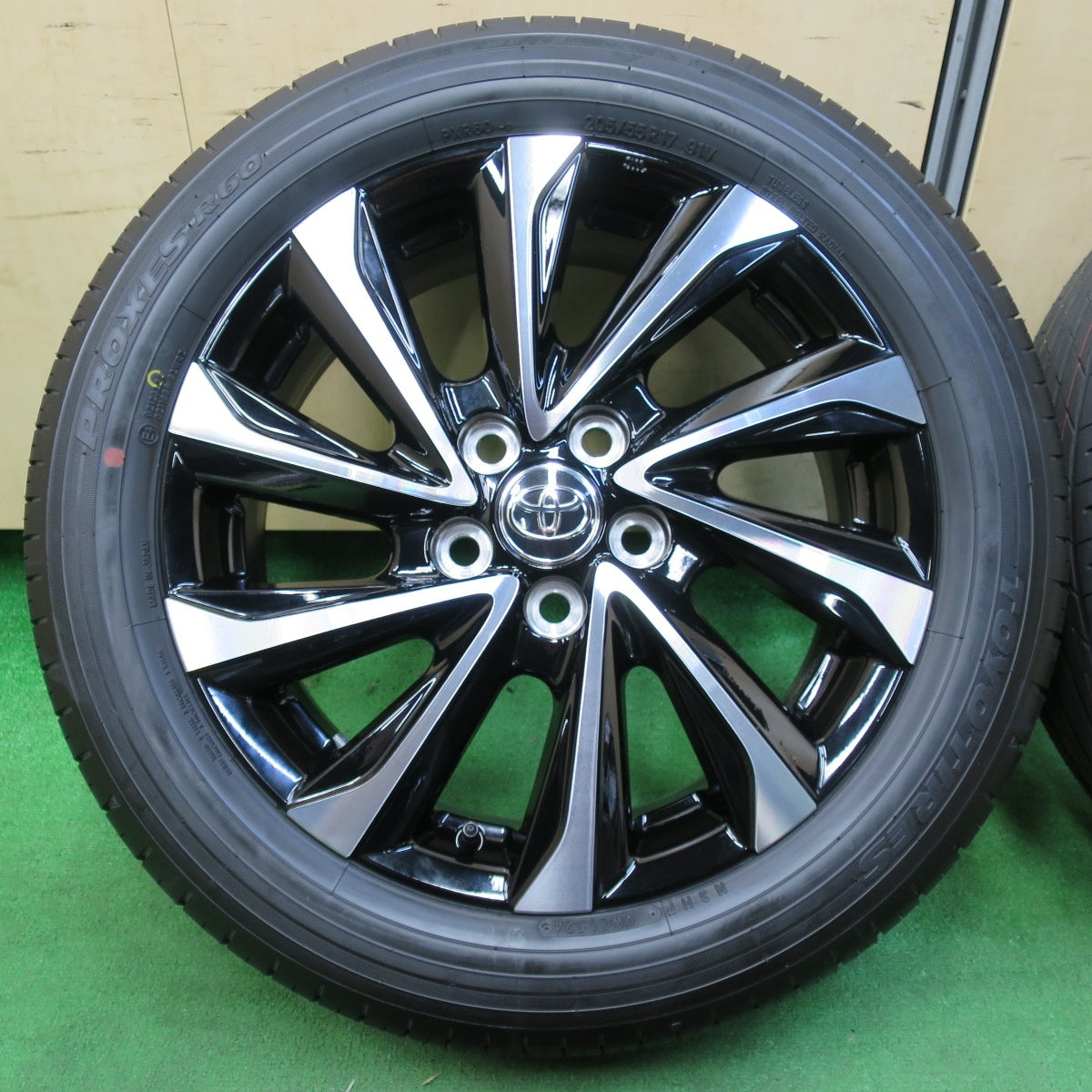 *送料無料* 新車外し！24年★トヨタ 90系 ノア ヴォクシー S-Z 純正 205/55R17 トーヨー プロクセス R60 17インチ PCD114.3/5H★4061808イノ