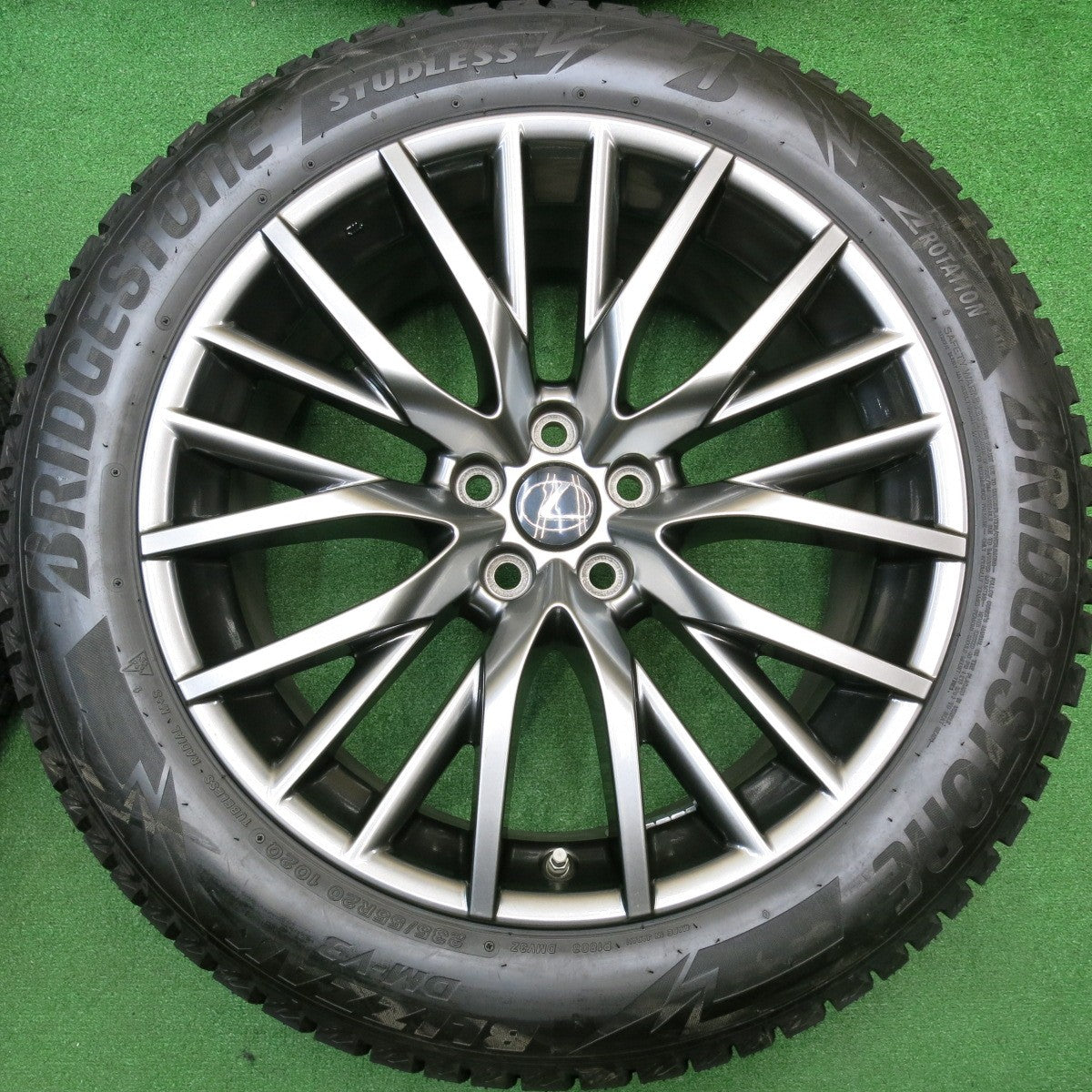 センサー付！ほぼ未使用！24年！キレイ★レクサス RX Fスポーツ 純正 235/55R20 スタッドレス ブリヂストン ブリザック DM-V3 20インチ PCD114.3/5H★5110901HAス