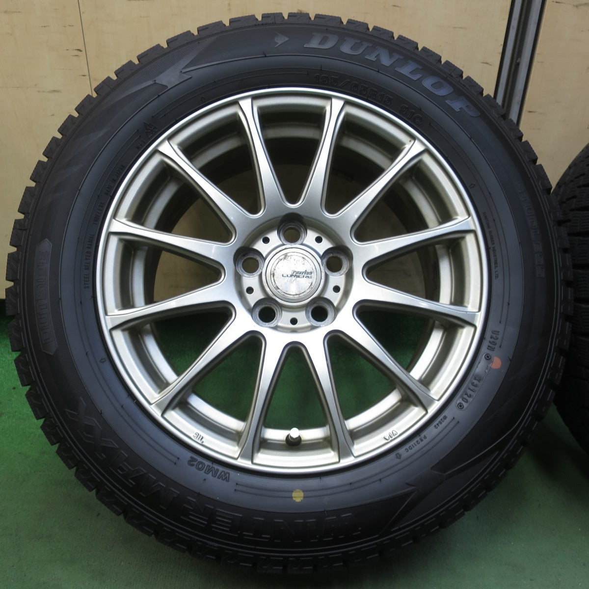 バリ溝！9.5分◎プリウス 等 195/65R15 スタッドレス ダンロップ ウインターマックス WM02 ravrion LUMIERE ラブリオン 15インチ PCD100/5H◎6062410イス