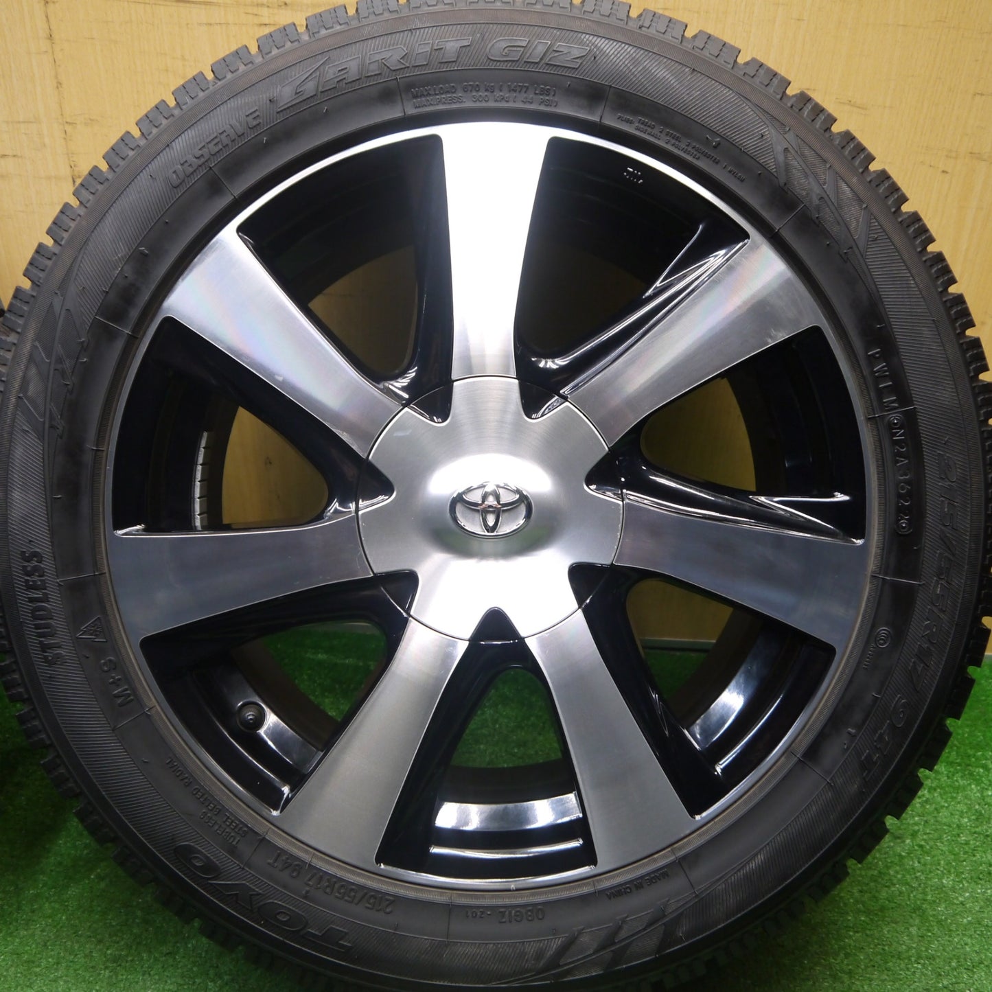 バリ溝！22年！9.5分以上★トヨタ MIRAI ミライ 純正 215/55R17 スタッドレス トーヨー オブザーブ ガリット GIZ 17インチ PCD114.3/5H★6010904Hス