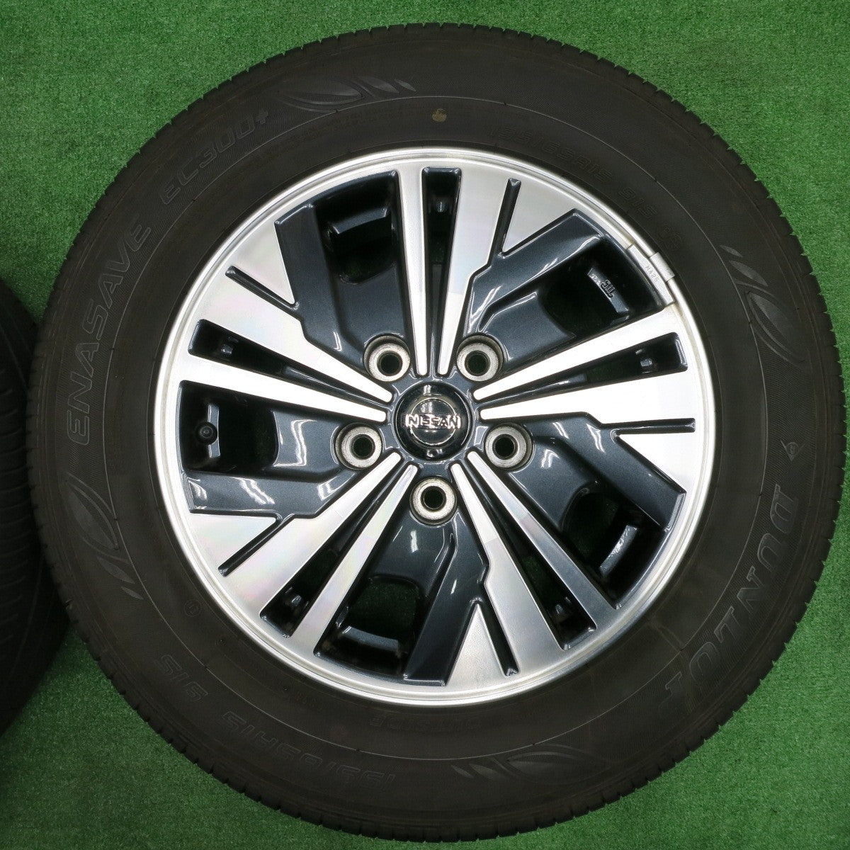 送料無料] キレイ！22年☆日産 C27 セレナ e-POWER 純正 195/65R15