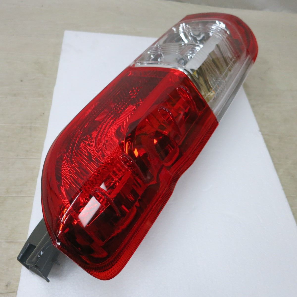 送料無料] 新車外し◇TOYOTA トヨタ 200系 ハイエース純正