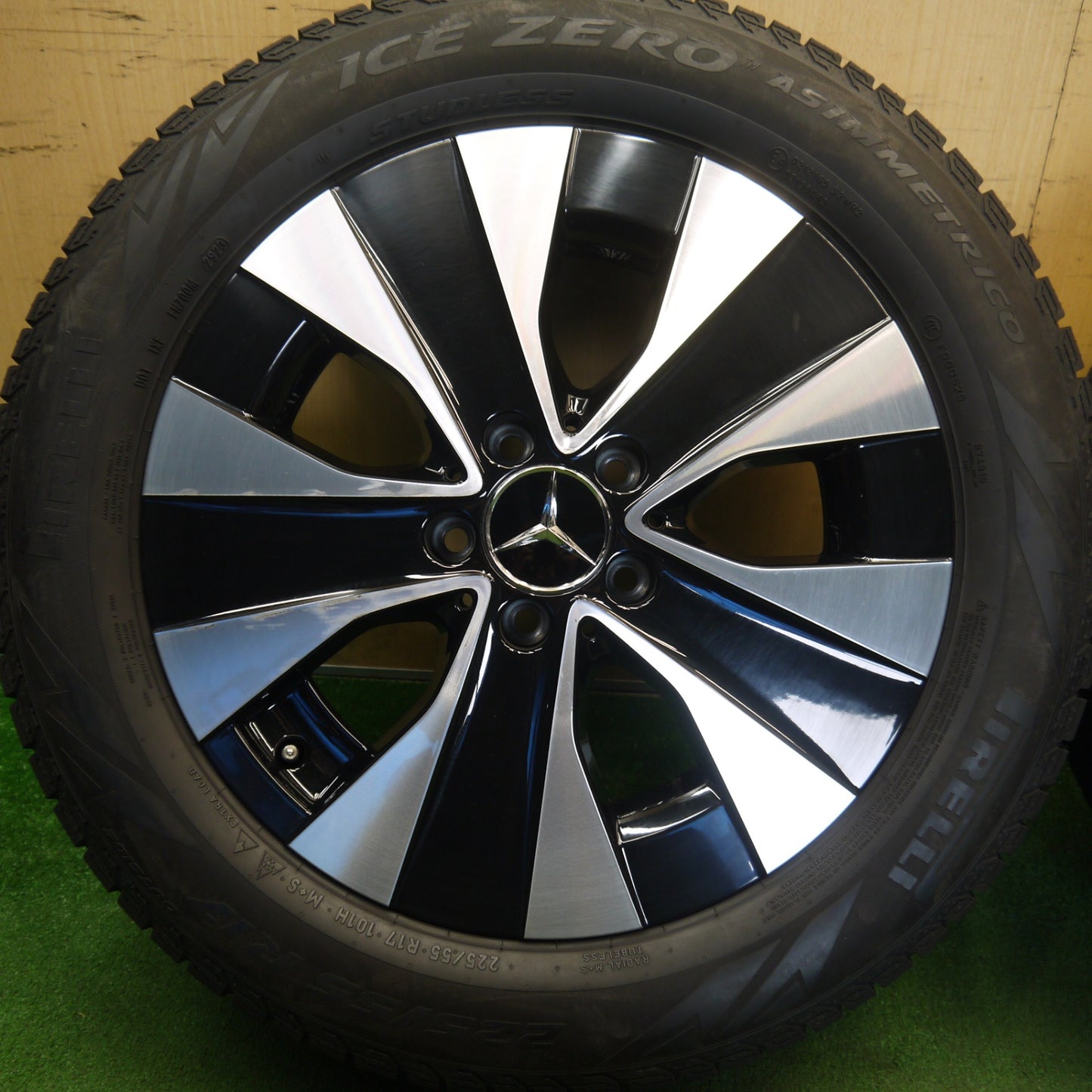 バリ溝！23年！キレイ！9.5分以上★ベンツ Vクラス W447 EQV 等 純正 225/55R17 スタッドレス ピレリ アイスゼロ アシンメトリコ 17インチ PCD112/5H★6060906Hス