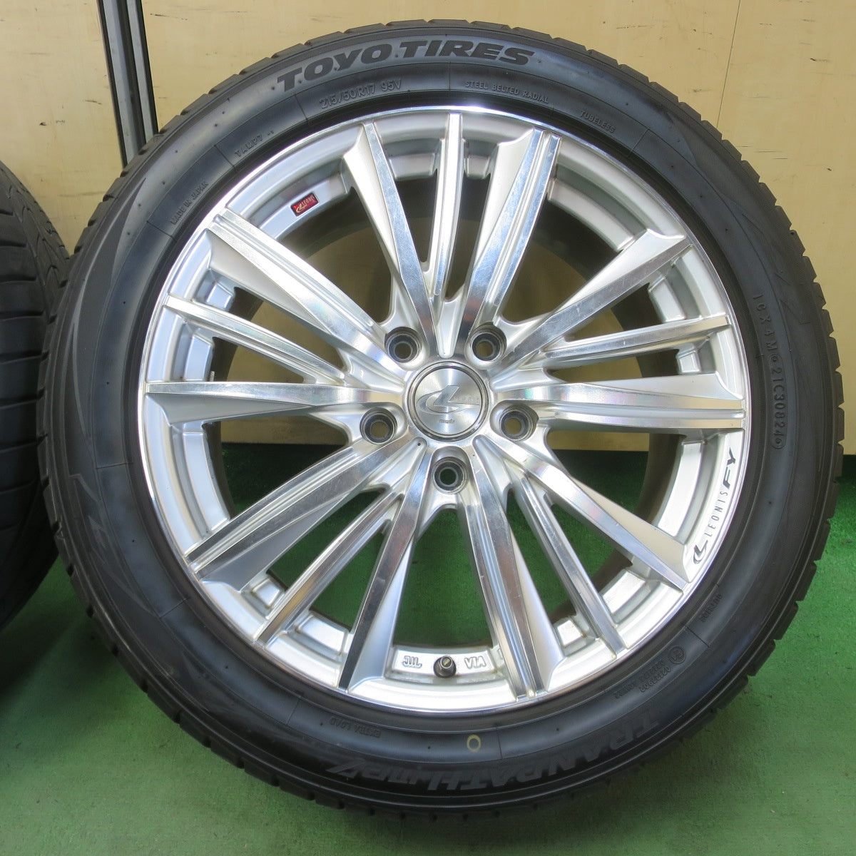 バリ溝！24年！9.5分★LEONIS FY 215/50R17 トーヨー トランパス MP7 レオニス 17インチ PCD114.3/5H★6051004IMノ