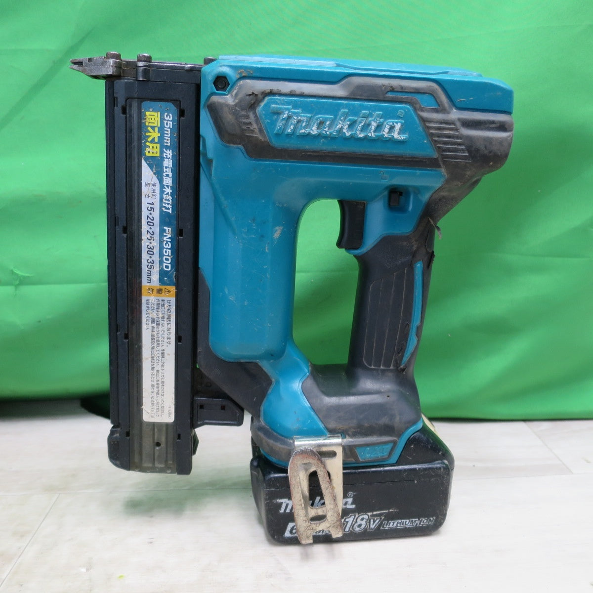 [送料無料] 付属品付き☆マキタ 充電式 面木 釘打 35mm 18V FN350DZK  ケース 充電器 ネイル 付き フィニッシュネイラ 釘打ち機 釘打機 電動 工具☆