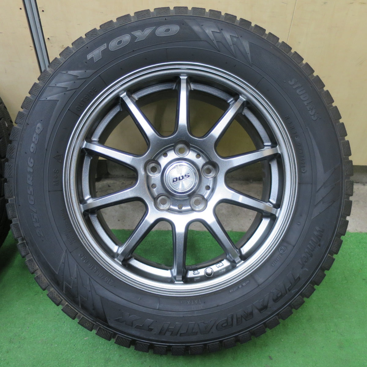 バリ溝！21年！キレイ！9.5分以上★スタッドレス 215/65R16 トーヨー ウインター トランパス TX D.O.S. DOS 16インチ PCD114.3/5H★5062001TTス