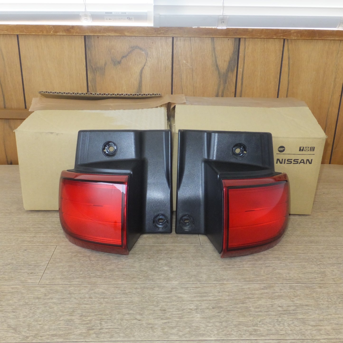 [送料無料] 新車外し 美品★トヨタ TOYOTA 純正 エルグランド 後期 E51 ME51 NE51 テールライト ICHIKOH C15W 12V L R 左 右 セット★