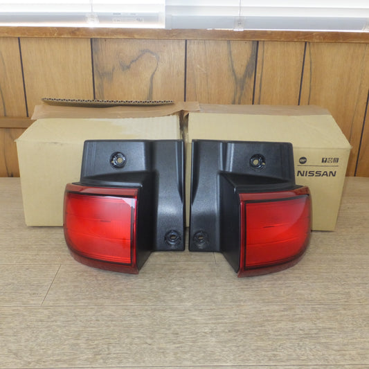 [送料無料] 新車外し 美品★トヨタ TOYOTA 純正 エルグランド 後期 E51 ME51 NE51 テールライト ICHIKOH C15W 12V L R 左 右 セット★