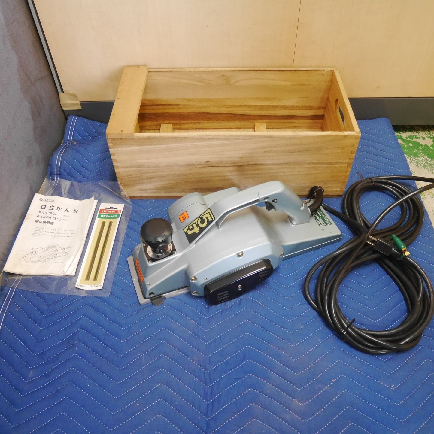 [送料無料] 替刃付き☆日立 156mm かんな P50SA カンナ 鉋 電動 工具 研摩 研磨 機 切削 コード式 100V HITACHI ジャンク品☆