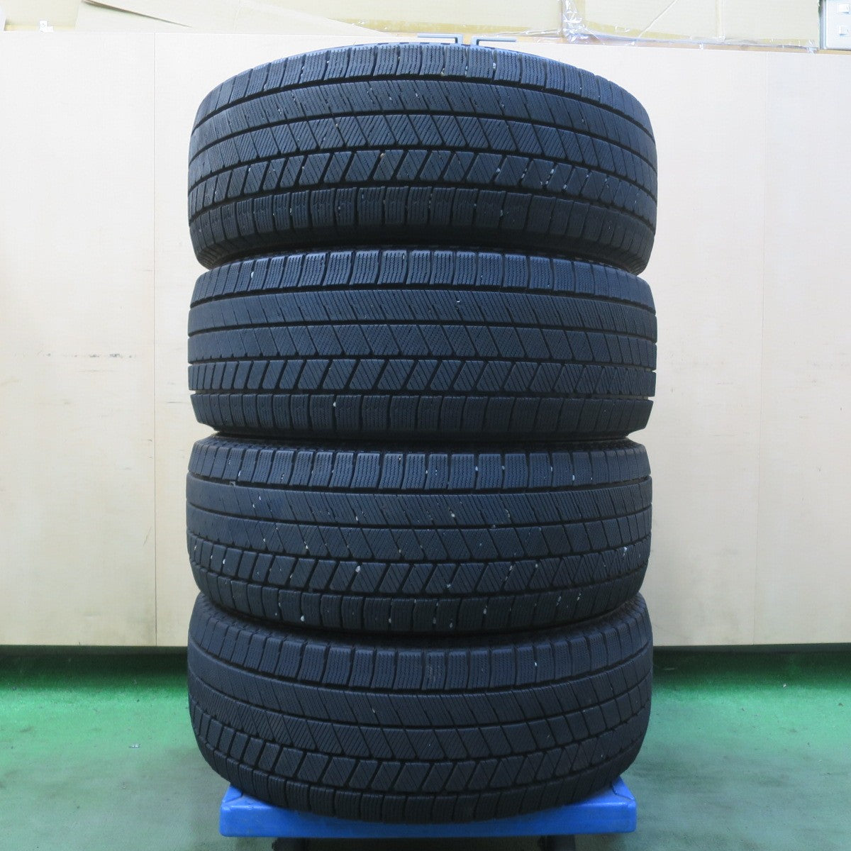 バリ溝！24年！9.5分◎スタッドレス 205/55R16 ブリヂストン ブリザック VRX3 タイヤ 16インチ ノア ヴォクシー 86 プリウス BRZ ステップワゴン レガシィ 等◎6083117イスタ