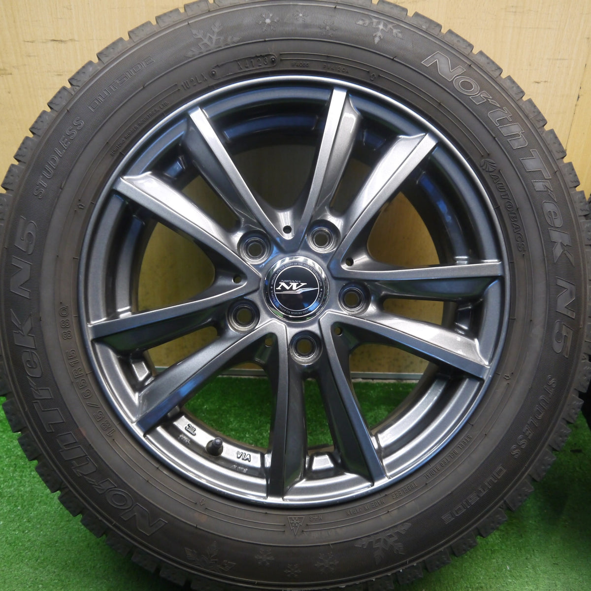バリ溝！23年！キレイ！9分◎スタッドレス 185/65R15 オートバックス ノーストレック N5 NIRVANA NV ニルバーナ ニルヴァーナ 15インチ PCD114.3/5H◎6091501Hス