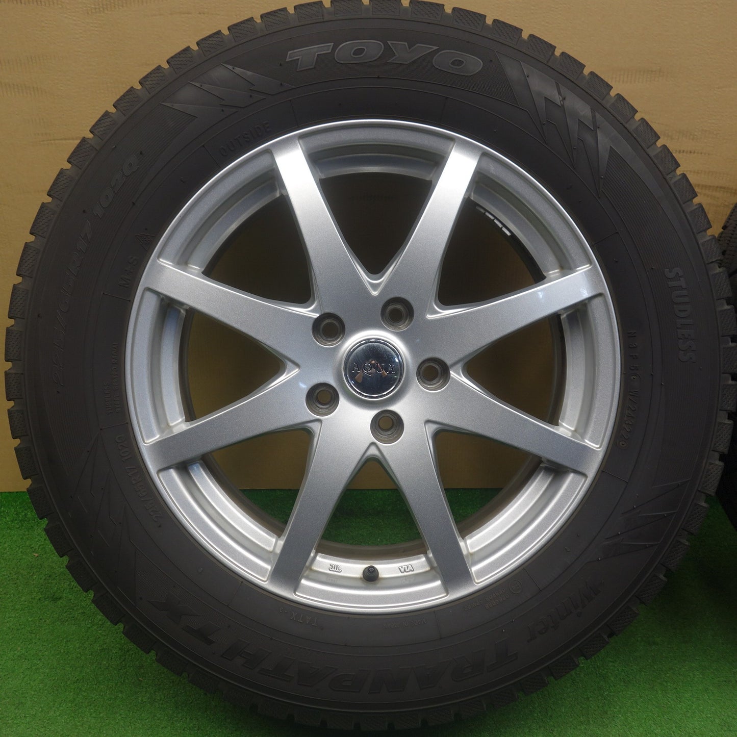 バリ溝！22年！キレイ！9.5分★スタッドレス 225/65R17 トーヨー ウインター トランパス TX AQUA アクア 17インチ PCD114.3/5H★6040303KTス