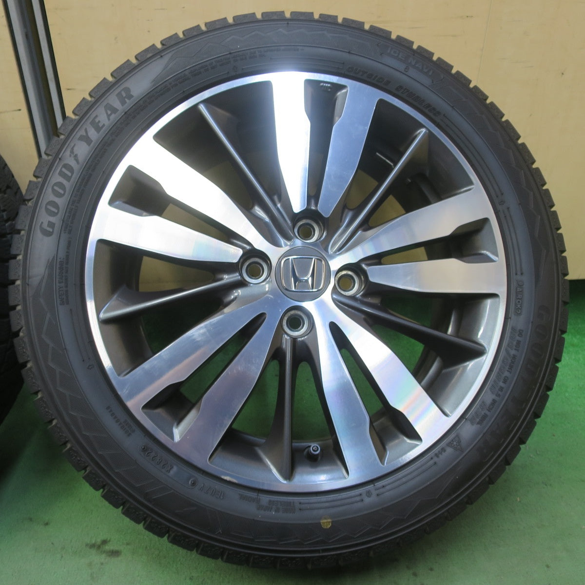 バリ溝！22年！キレイ！9.5分◎ホンダ フィット RS 純正 185/55R16 スタッドレス グッドイヤー アイスナビ8 16インチ PCD100/4H◎6080501IMス