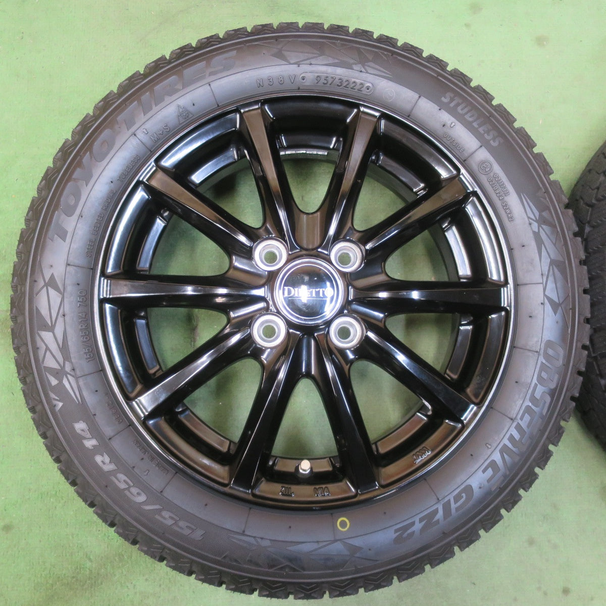 ほぼ未使用！22年！キレイ★スタッドレス 155/65R14 トーヨー オブザーブ GIZ2 DILETTO ディレット 14インチ PCD100/4H★6021302イス