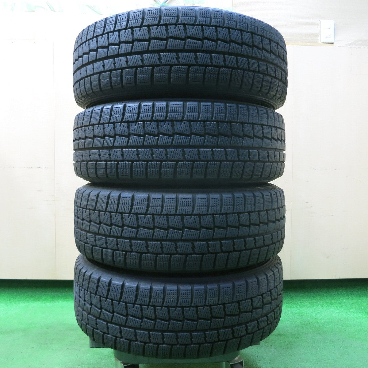 *送料無料* バリ溝！9分★スタッドレス 195/65R15 ダンロップ ウインターマックス WM01 EuroSpeed MANARAY SPORT PCD114.3/5H★4040615イス