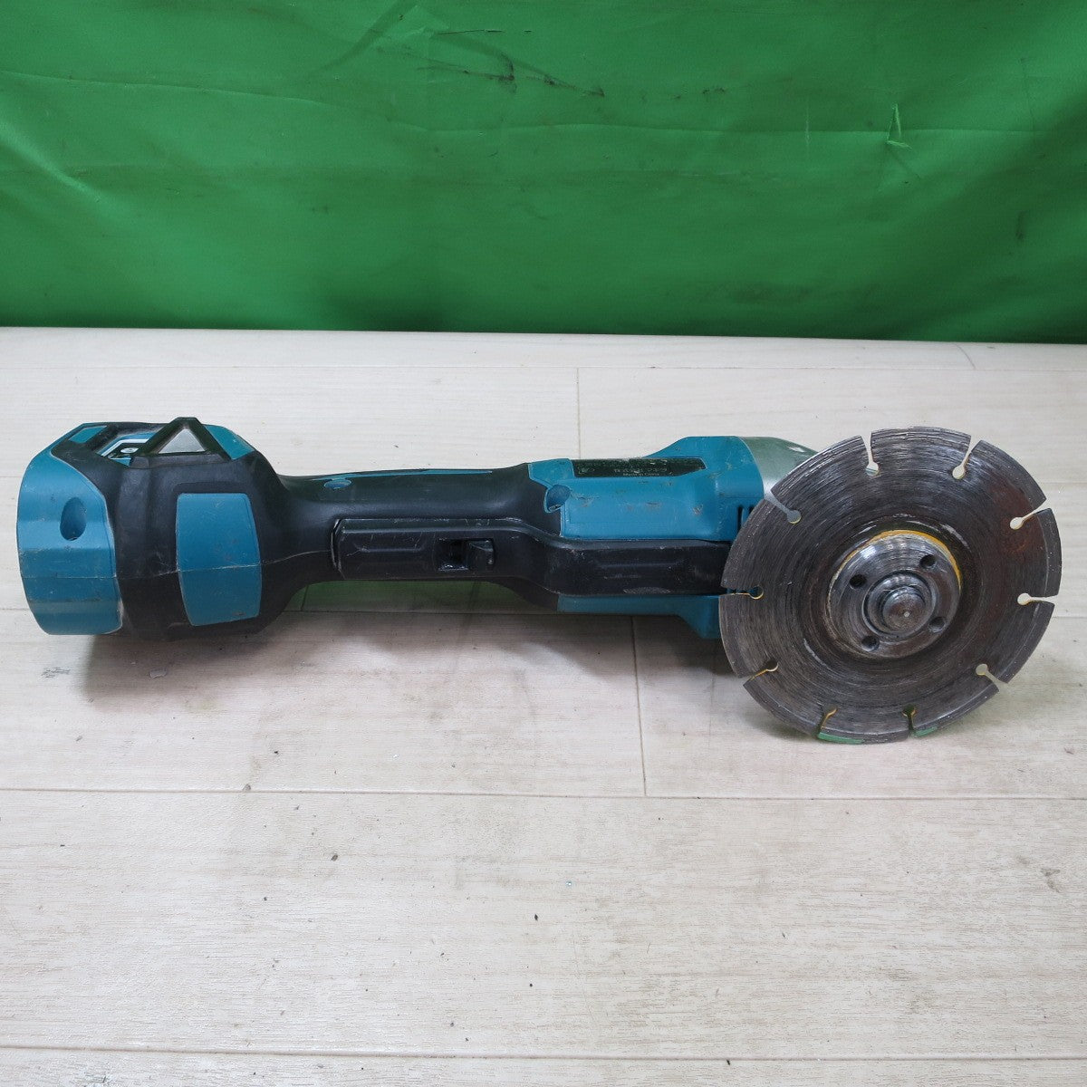 [送料無料] ☆マキタ 125mm 充電式 ディスクグラインダ GA518D 電動 工具 研削 研摩 研磨 機 18V makita☆