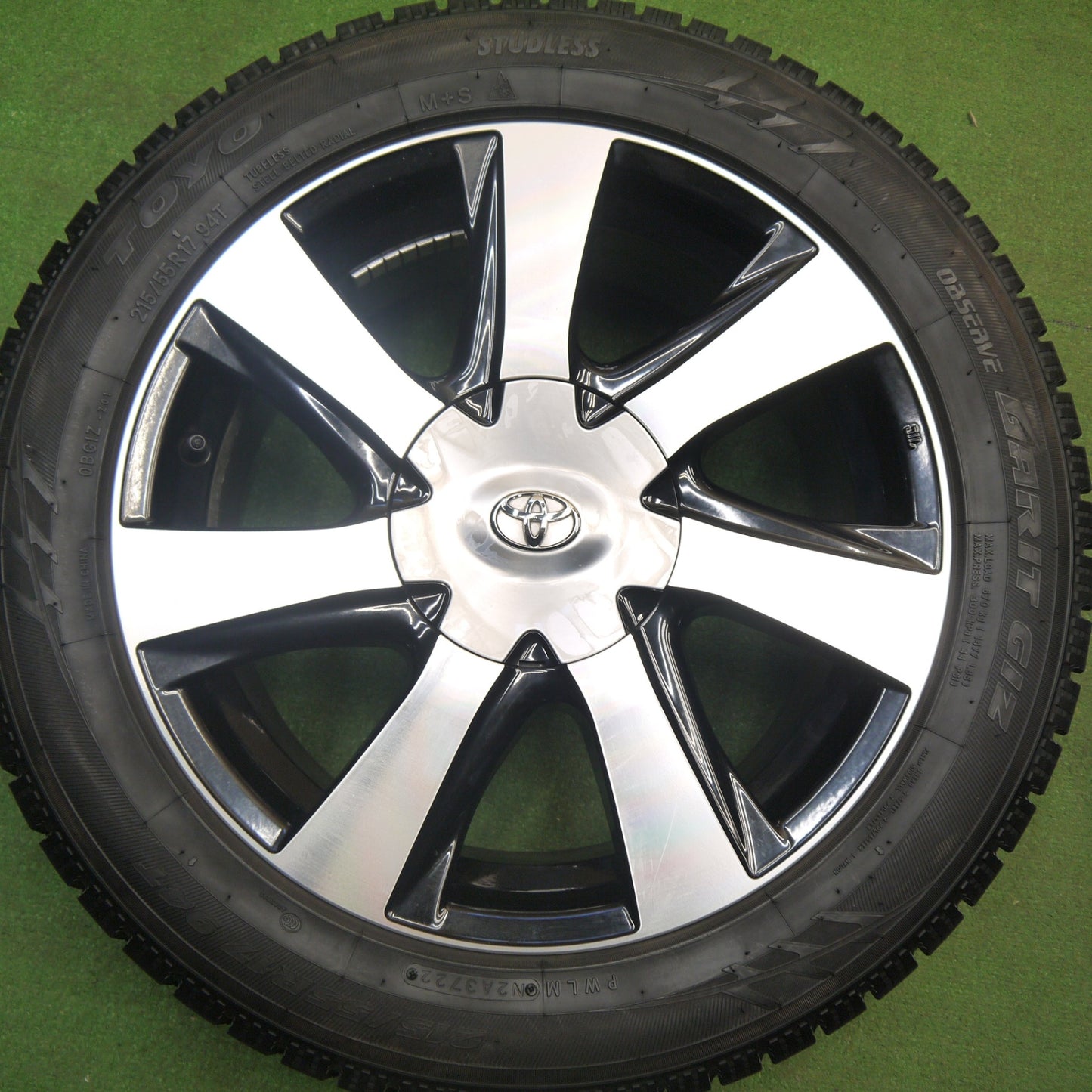 バリ溝！22年！9.5分以上★トヨタ MIRAI ミライ 純正 215/55R17 スタッドレス トーヨー オブザーブ ガリット GIZ 17インチ PCD114.3/5H★6010904Hス