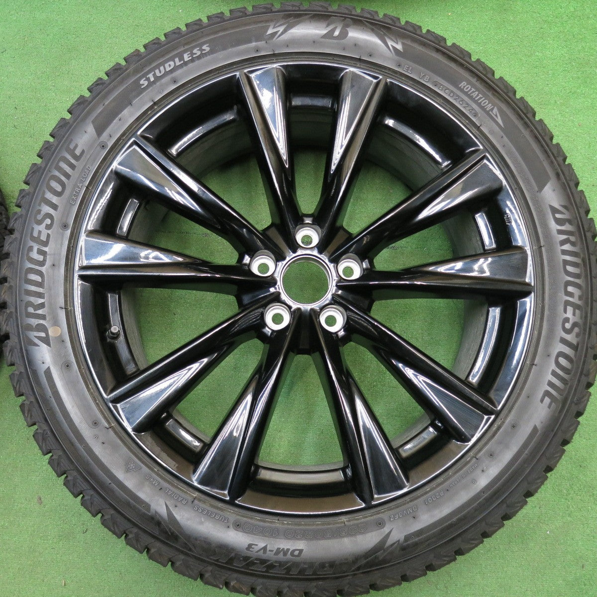 センサー付！バリ溝！24年！キレイ！ほぼ10分★レクサス NX Fスポーツ 純正 235/50R20 スタッドレス ブリヂストン ブリザック DM-V3 20インチ PCD114.3/5H★6050307HAス