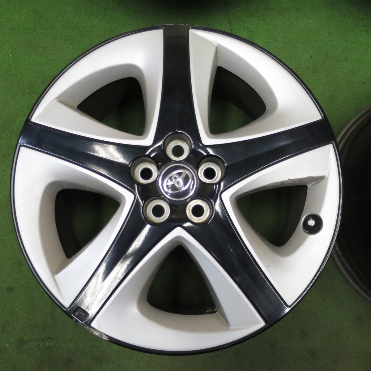 4本価格★トヨタ 50系 プリウス ツーリング 純正 ホイール 17インチ 17×7J PCD100/5H★6052705NGホ