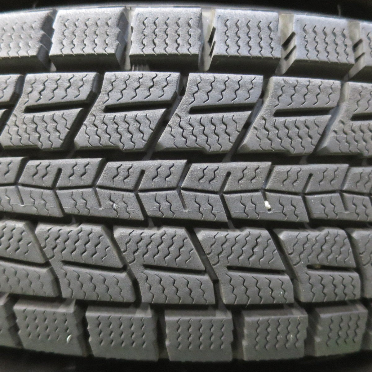 バリ溝！22年！9.5分★URBAN SPORTS 4×4 Engineering 175/80R15 スタッドレス ダンロップ ウインターマックス SJ8 SJ8+ 15インチ PCD114.3/5H★6052503イス
