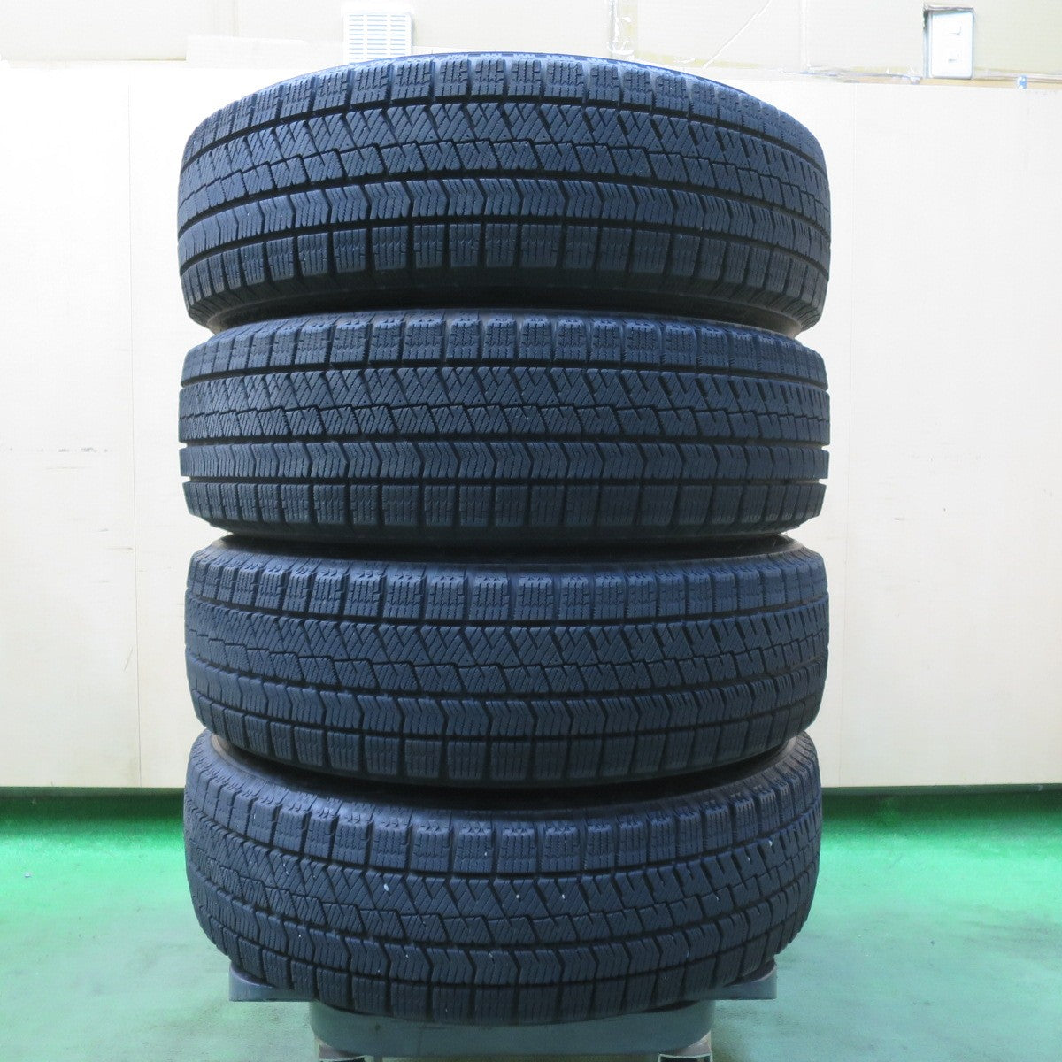 バリ溝！22年！8.5分★スタッドレス 175/65R15 ブリヂストン ブリザック VRX2 STRANGER ストレンジャー 15インチ PCD100/4H★5102409イス