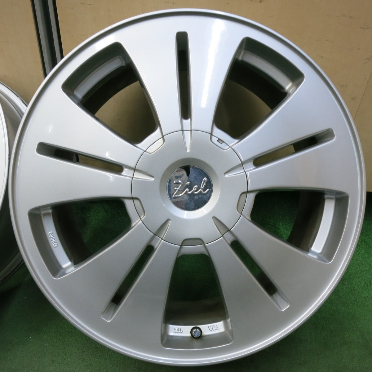 キレイ★Ziel 17インチ ホイール ジール 17×7JJ 社外 アルミ PCD100 114.3/5H マルチ★5071110SYホ