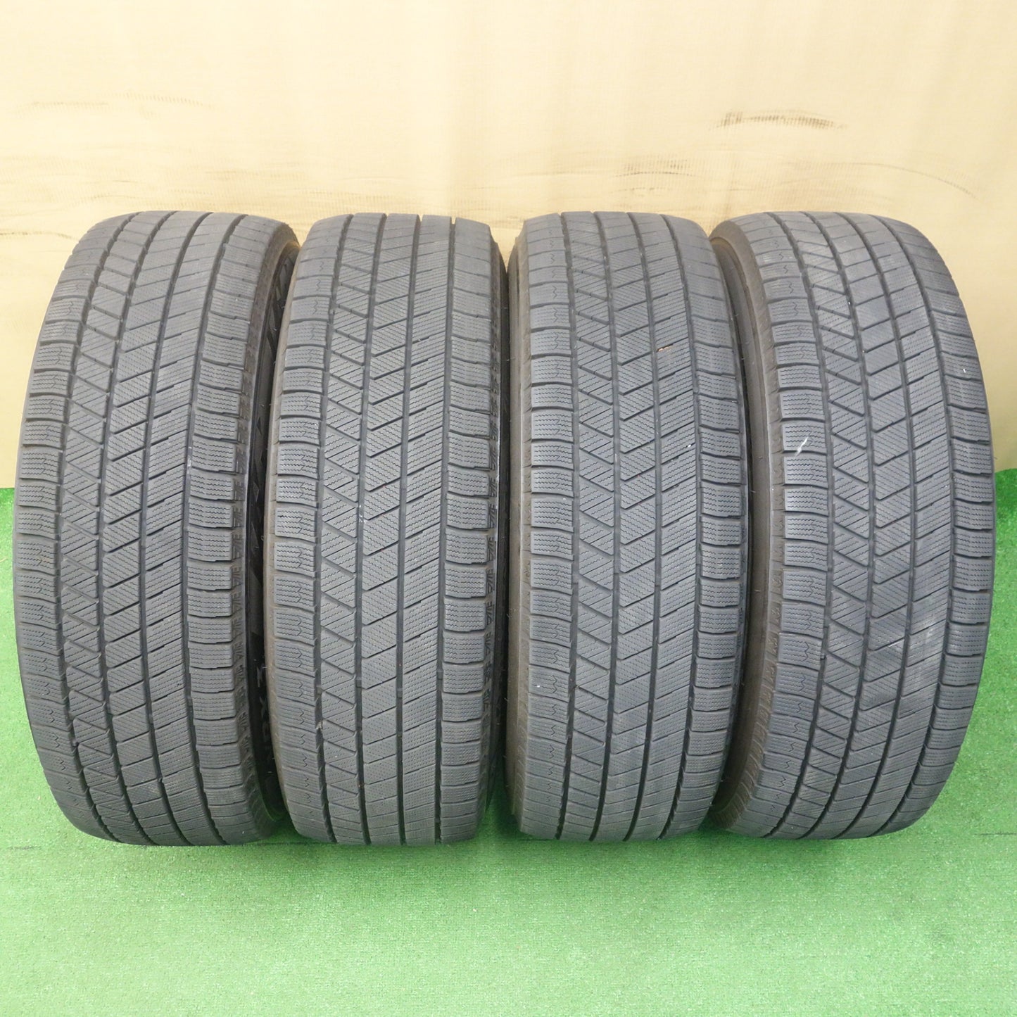 バリ溝！22年！キレイ！9.5分★スタッドレス 235/60R18 ブリヂストン ブリザック VRX3 GRADUAL グラデュアル 18インチ PCD114.3/5H★6042902KTス