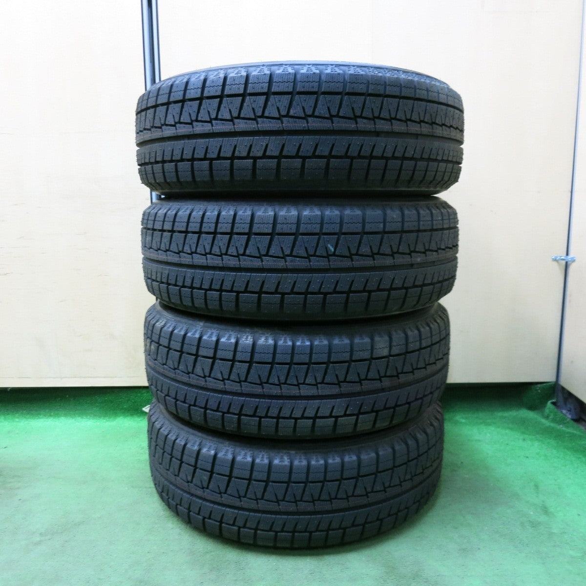 未使用！24年★スタッドレス 215/60R17 ブリヂストン アイスパートナー2 BALMINUM バルミナ 17インチ PCD114.3/5H★5013001SYス