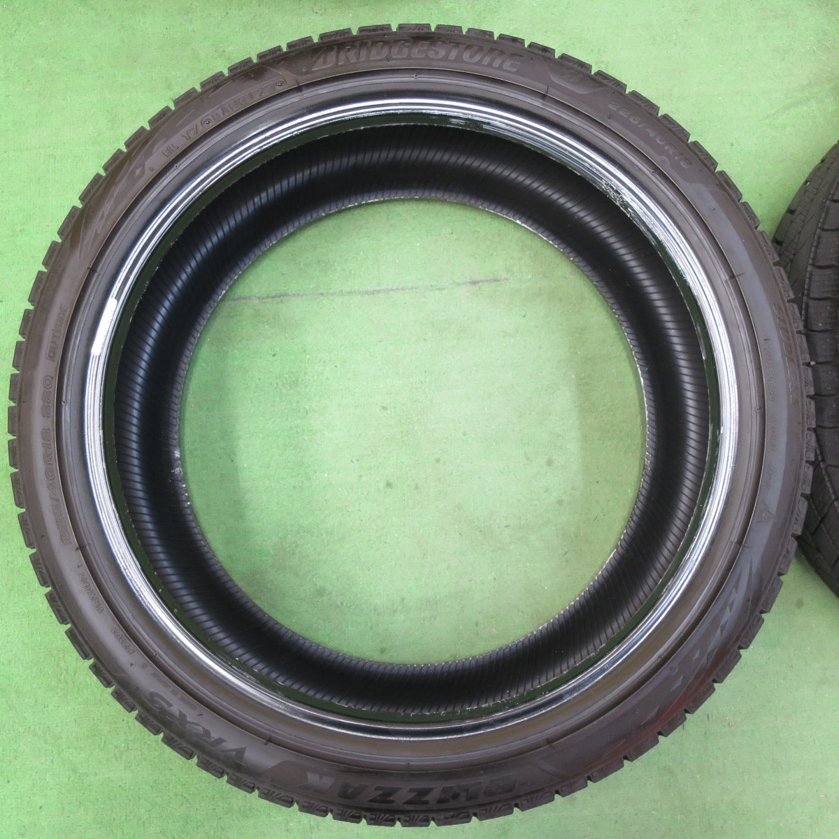 [送料無料] バリ溝！23年！9.5分以上★スタッドレス 225/40R18 ブリヂストン ブリザック VRX3 タイヤ 18インチ インプレッサ レガシィ 等★5030609イスタ