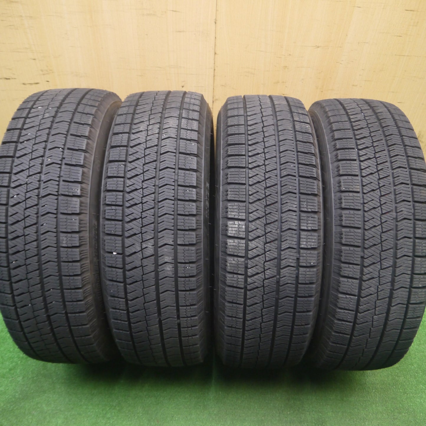 [送料無料] バリ溝！23年！キレイ！9.5分★プリウス等 195/65R15 スタッドレス ブリヂストン ブリザック VRX2 VELVA CHARGE ヴェルヴァ 15インチ PCD100/5H★4112508Hス
