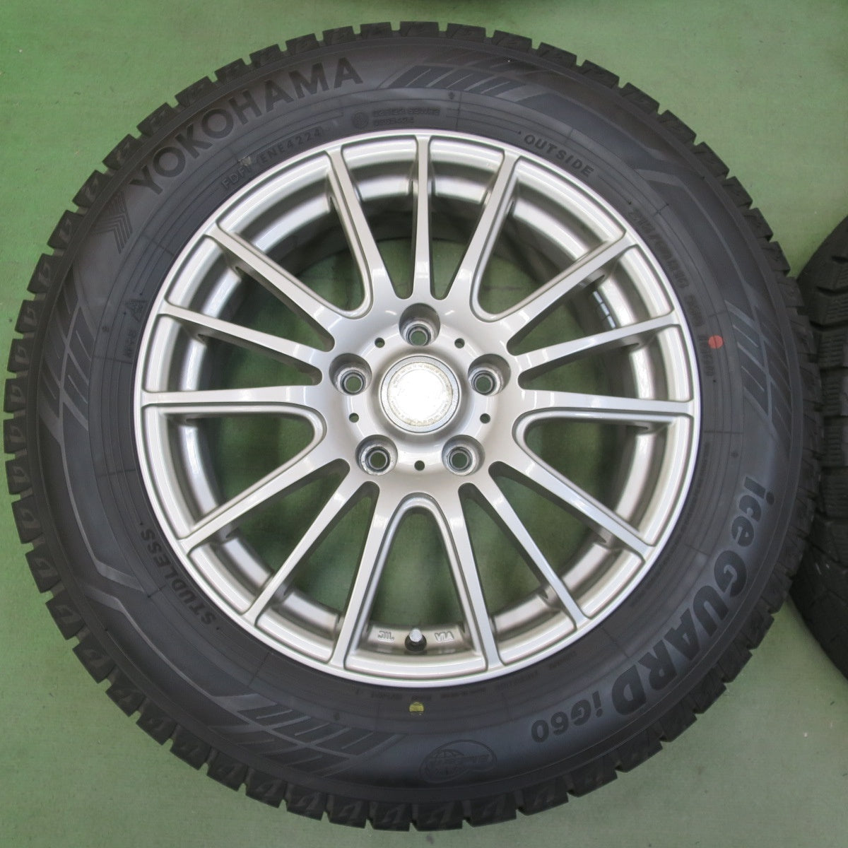 バリ溝！24年！キレイ！9.5分◎スタッドレス 215/60R16 ヨコハマ アイスガード iG60 ravrion selzer ラブリオン 16インチ PCD114.3/5H◎6072702イス