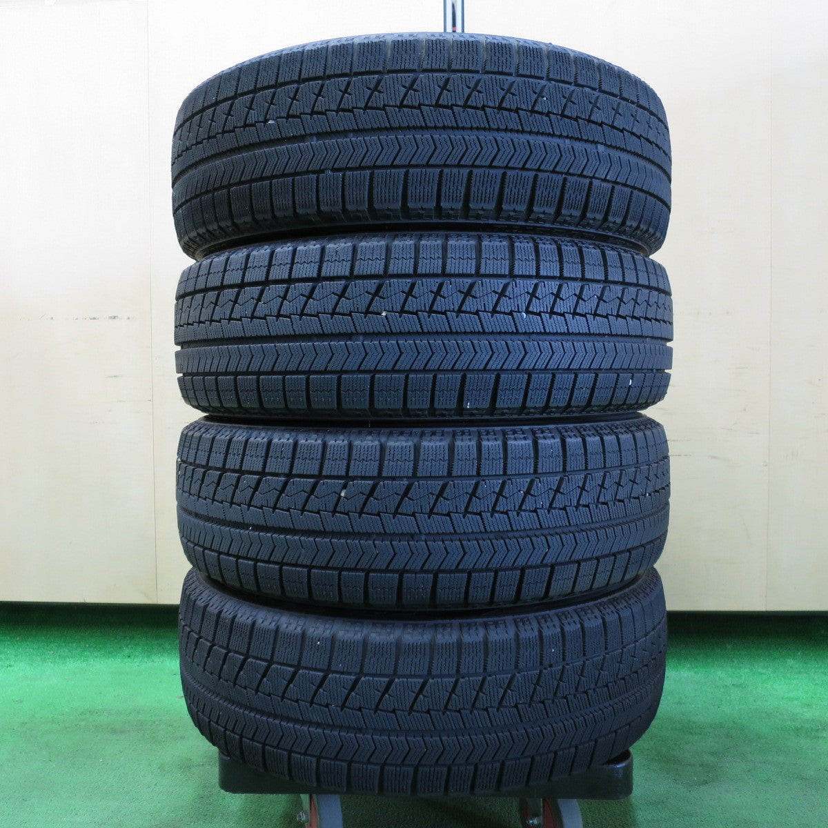 *送料無料* バリ溝！9.5分以上★スタッドレス 185/60R15 ブリヂストン ブリザック VRX スチール ホイール 15インチ PCD100/4H★4060704イス