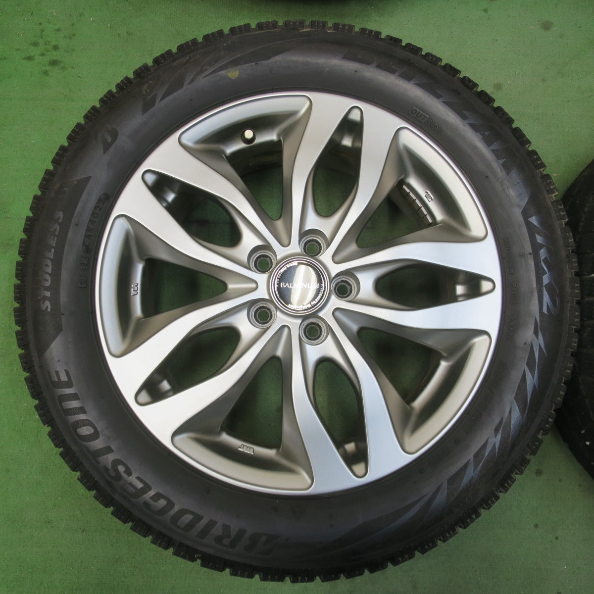 バリ溝！22年！キレイ！9分★インプレッサ 等 205/55R16 スタッドレス ブリヂストン ブリザック VRX2 BALMINUM DS-M バルミナ 16インチ PCD100/5H★6020608イス