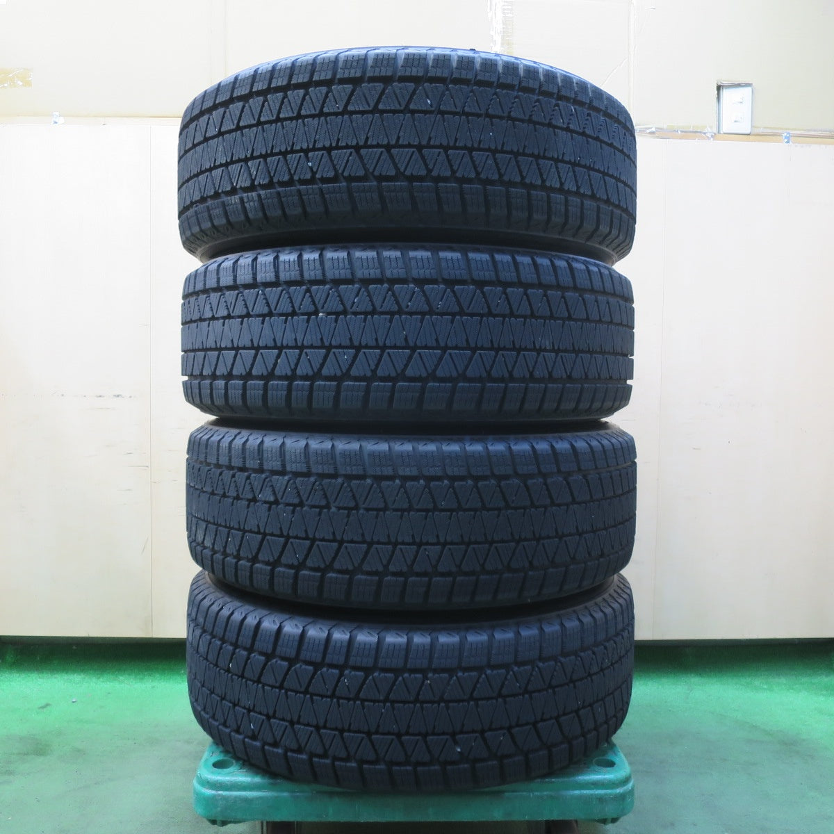 バリ溝！22年！9.5分★フォレスター XV 等 225/60R17 スタッドレス ブリヂストン ブリザック DM-V3 Fang ファング 17インチ PCD100/5H★5103010イス