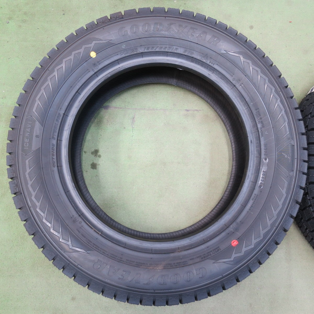 未使用！26年★スタッドレス 195/65R15 グッドイヤー アイスナビ8 タイヤ 15インチ プリウス ノア ヴォクシー ステップワゴン 等★6050603イスタ