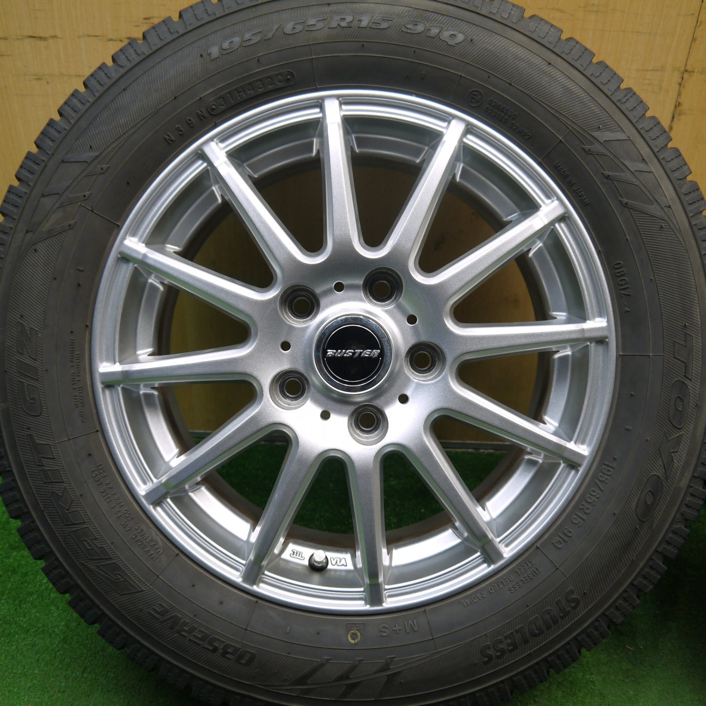 バリ溝！キレイ！9分★スタッドレス 195/65R15 トーヨー オブザーブ ガリット GIZ BUSTER バスター 15インチ PCD114.3/5H★5060915Hス