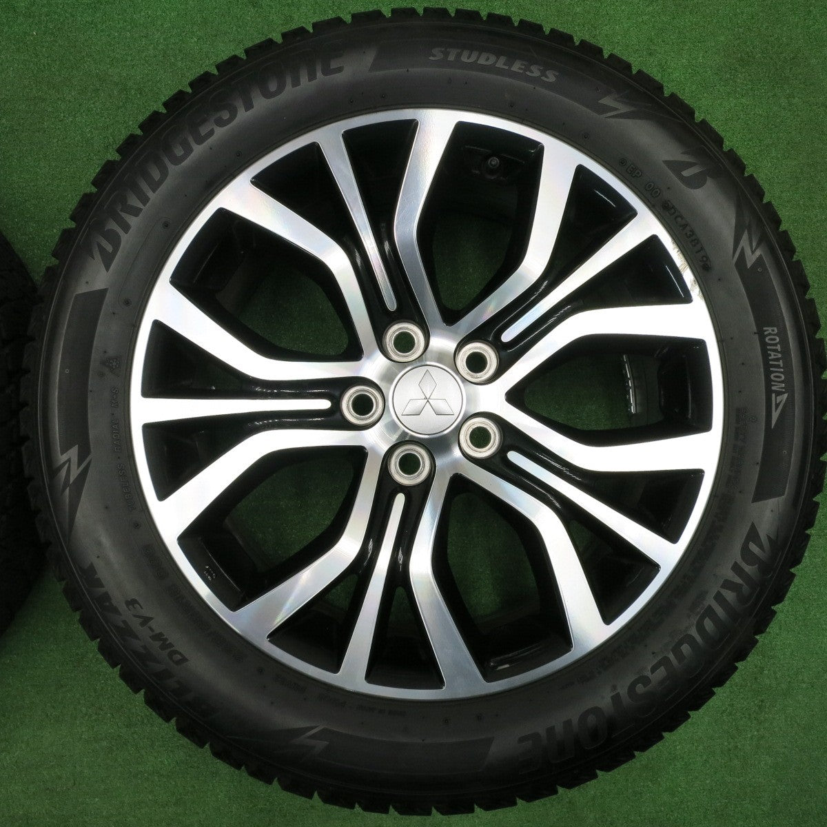 [送料無料] バリ溝！21年！キレイ！9.5分★三菱 アウトランダー 純正 225/55R18 スタッドレス ブリヂストン ブリザック DM-V3 18インチ PCD114.3/5H★4110907NJス