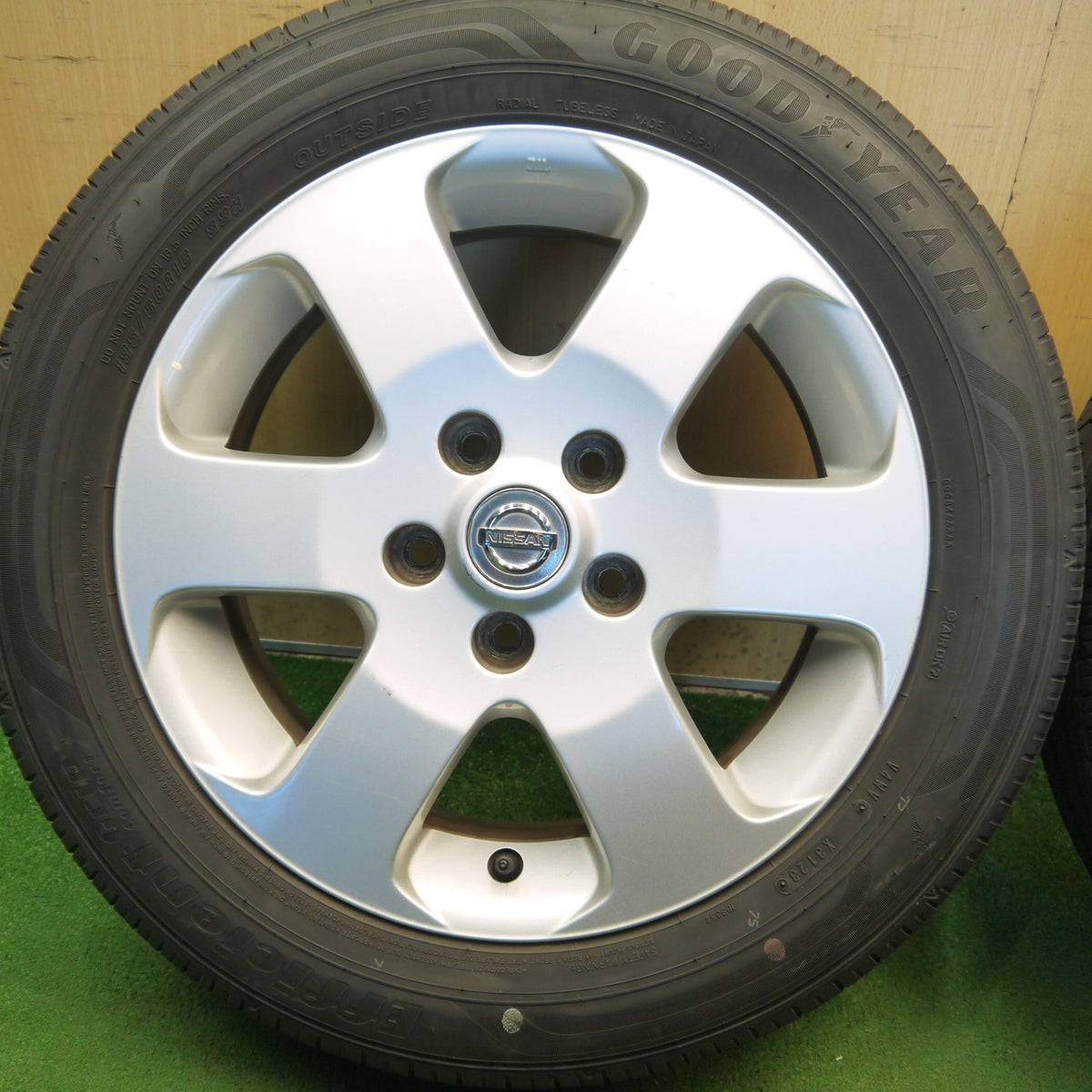 バリ溝！23年！キレイ！9.5分◎日産 C25 セレナ ハイウェイスター 純正 195/60R16 グッドイヤー EfficientGrip Comfort 16インチ PCD114.3/5H◎6091802Hノ