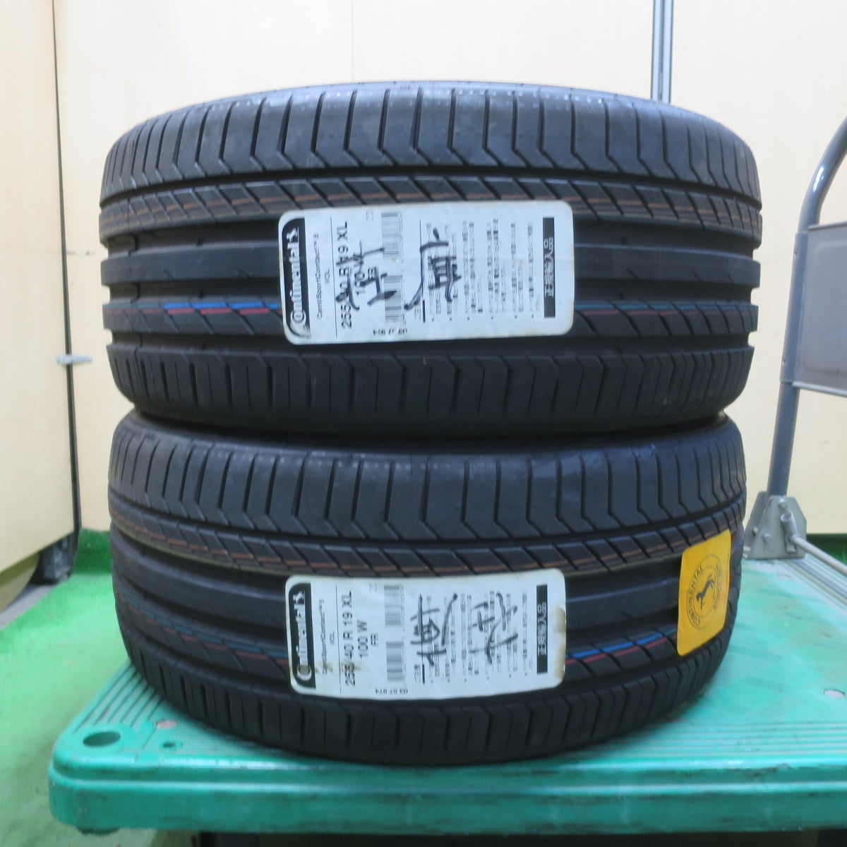 未使用！23年！2本★255/40R19 コンチネンタル コンチスポーツコンタクト5 VOL タイヤ 19インチ ボルボ アウディ 等★6052301イノタ