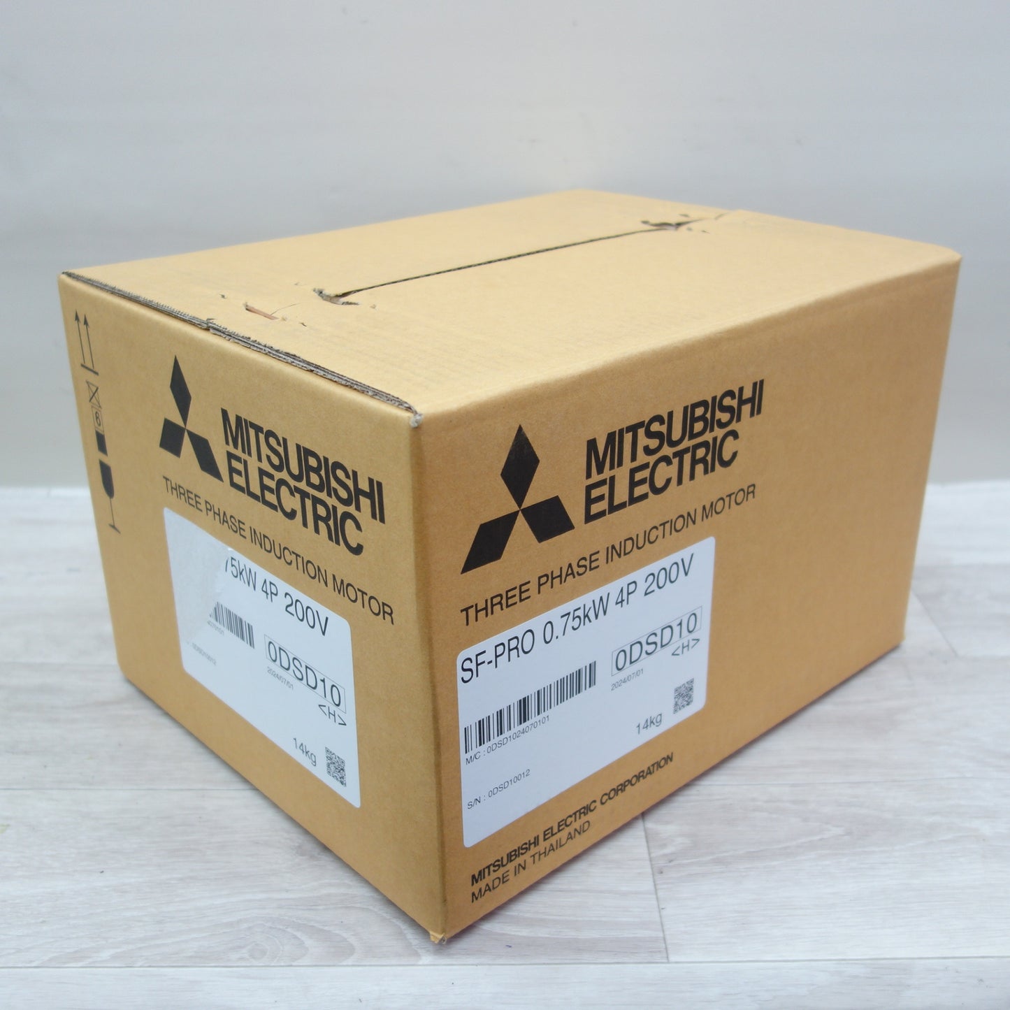 [送料無料] 未使用☆三菱電機 高性能 省エネ 横型 三相 モータ SF-PRO 0.75KW 4P 200V  スーパーライン プレミアムシリーズ☆