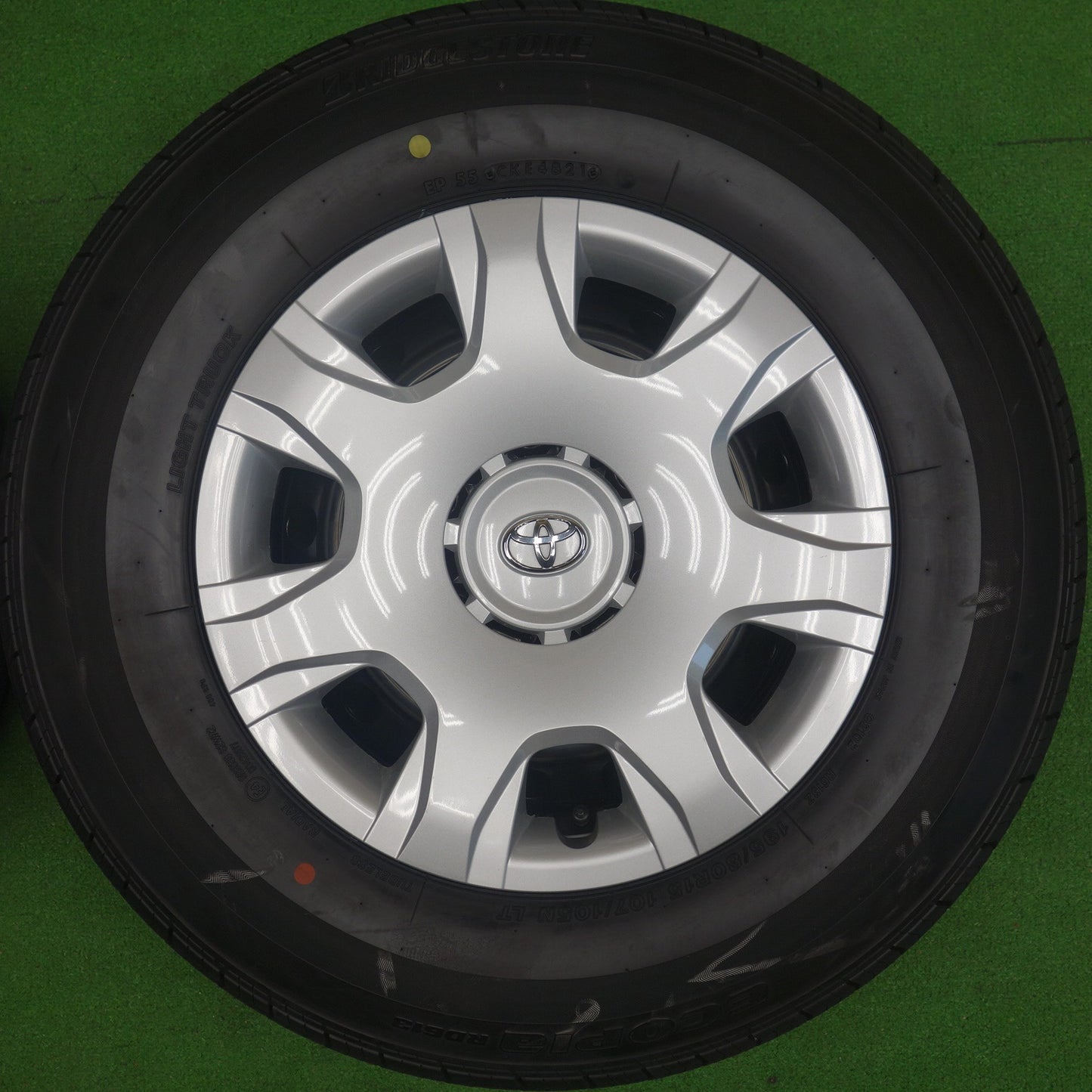 新車外し◎トヨタ 200系 ハイエース 純正 スチール 195/80R15 107/105N ブリヂストン エコピア RD613 15インチ PCD139.7/6H◎6061101KTノ