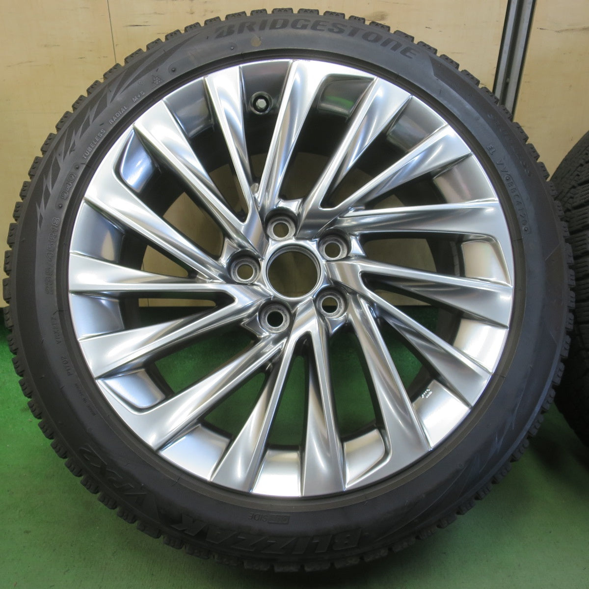 センサー付き！キレイ★レクサス ES 純正 235/45R18 スタッドレス ブリヂストン ブリザック VRX2 18インチ PCD114.3/5H★6052506イス