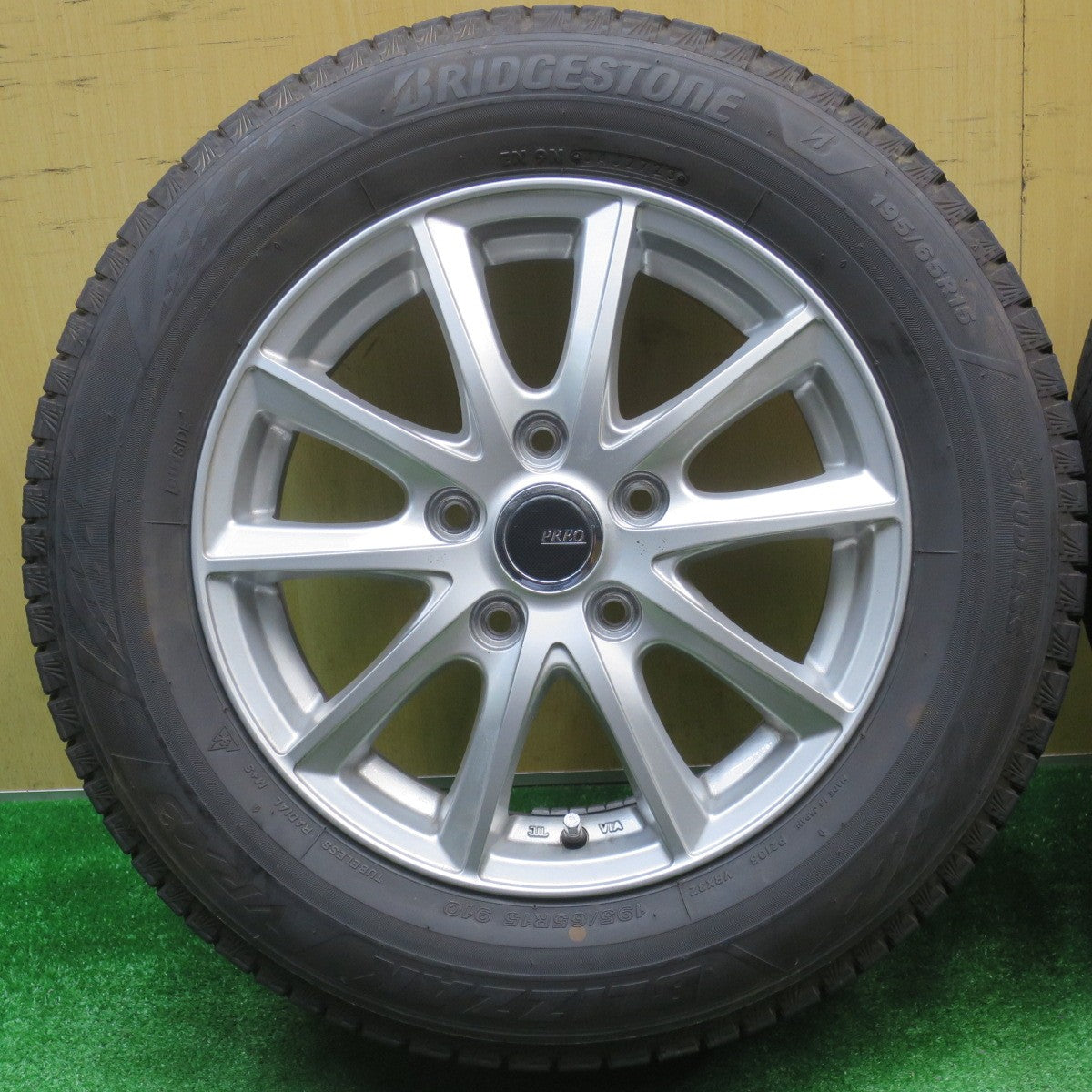 バリ溝！23年！キレイ！9.5分★スタッドレス 195/65R15 ブリヂストン ブリザック VRX3 PREO プレオ 15インチ PCD114.3/5H★5111107NJス