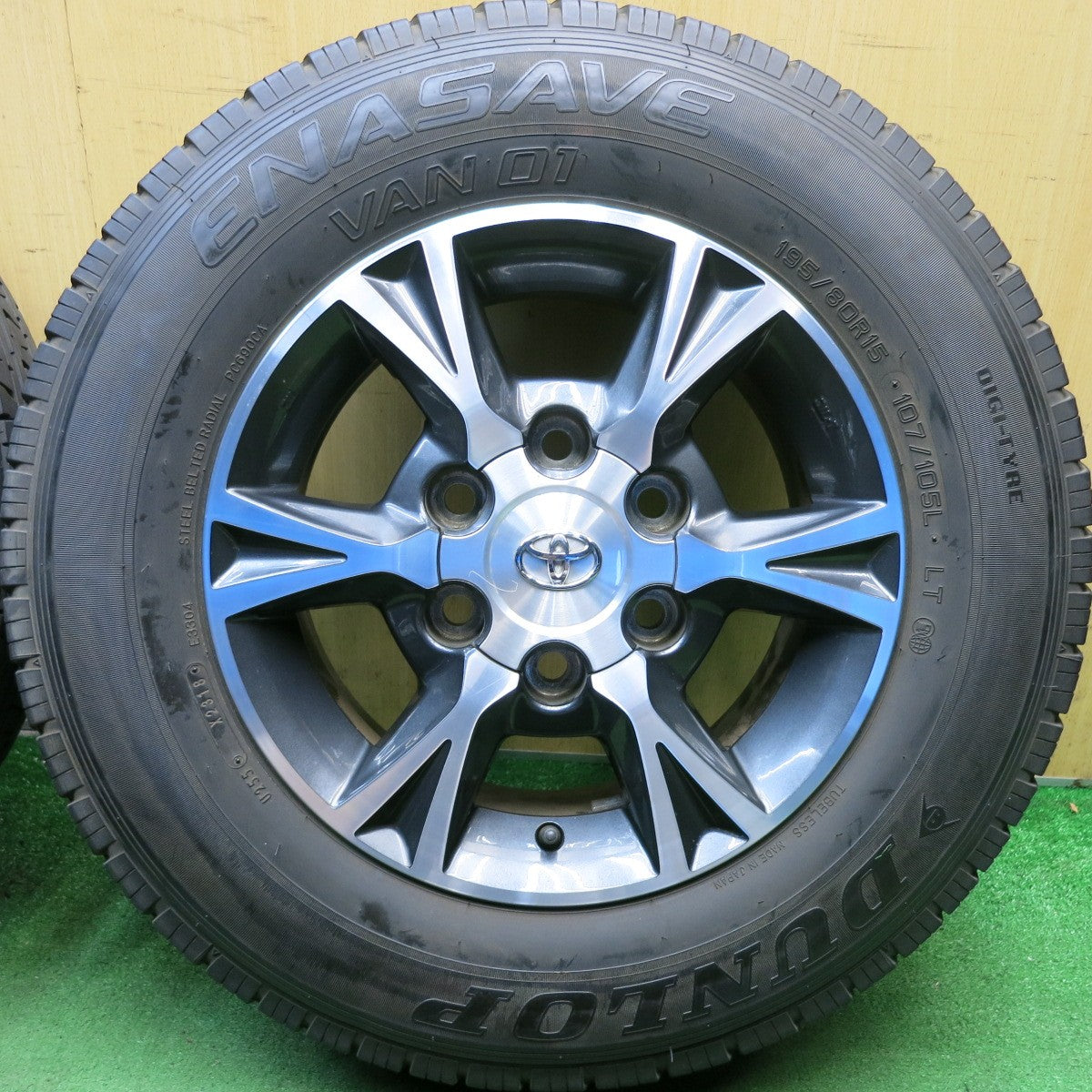 バリ溝！9.5分◎トヨタ 200系 ハイエース 純正 OP 195/80R15 107/105L ダンロップ エナセーブ VAN01 15インチ PCD139.7/6H◎6100306HAノ