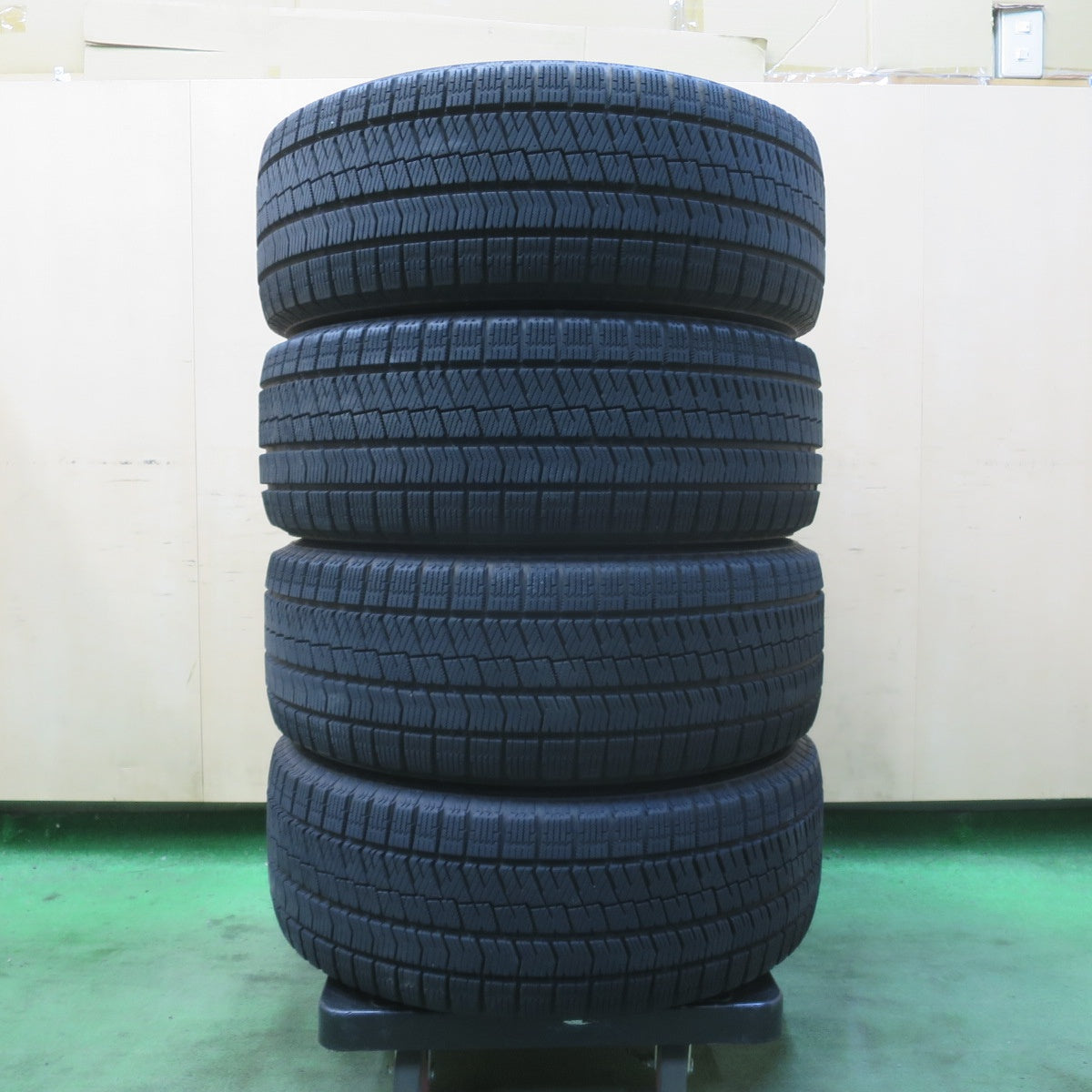バリ溝！22年！キレイ！9.5分★インプレッサ 等 205/55R16 スタッドレス ブリヂストン ブリザック VRX2 VELVA CHARGE ヴェルヴァ チャージ 16インチ PCD100/5H★6030502イス