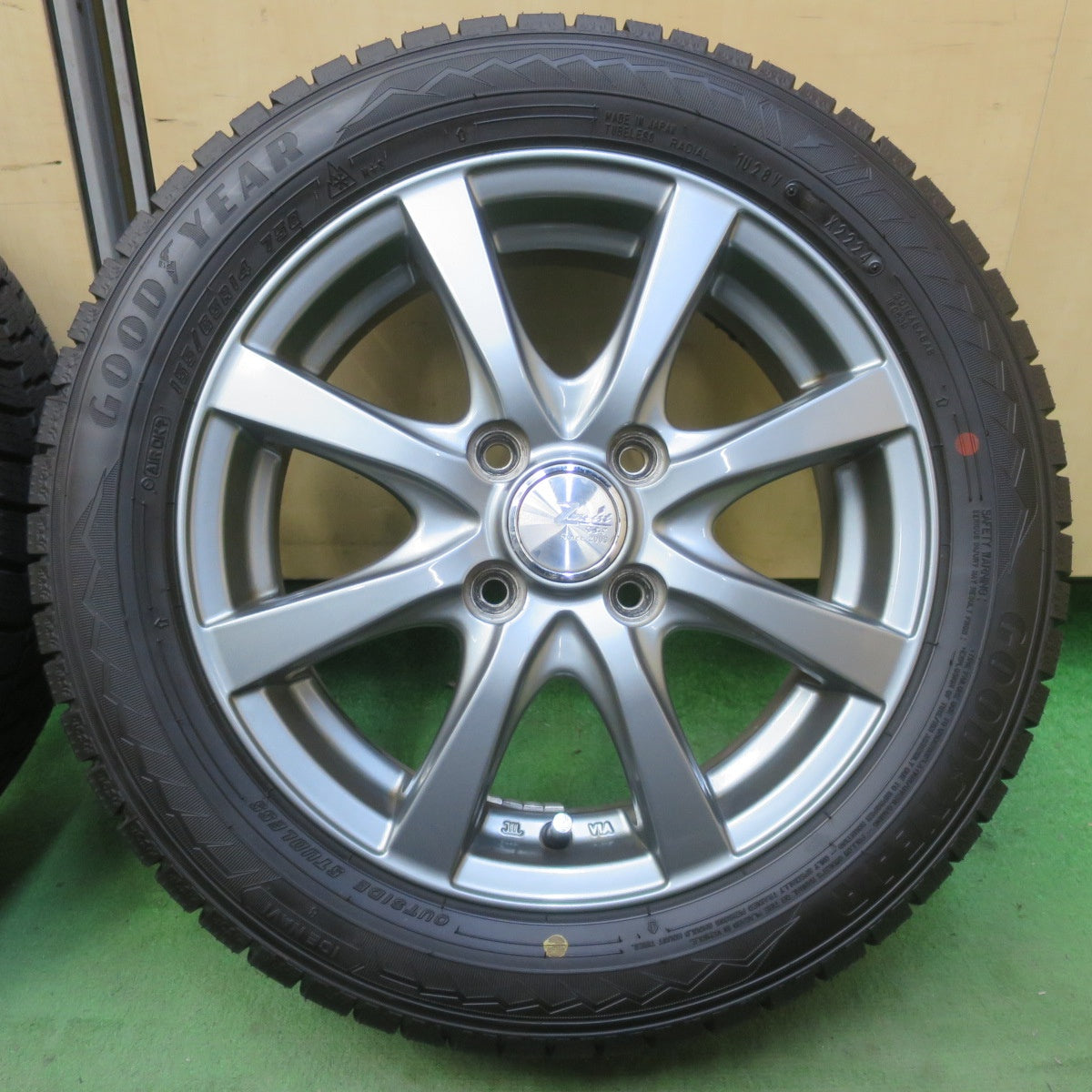 バリ溝！24年！ほぼ10分◎スタッドレス 155/65R14 グッドイヤー アイスナビ8 Zmeist VS-8 14インチ PCD100/4H◎6083104イス
