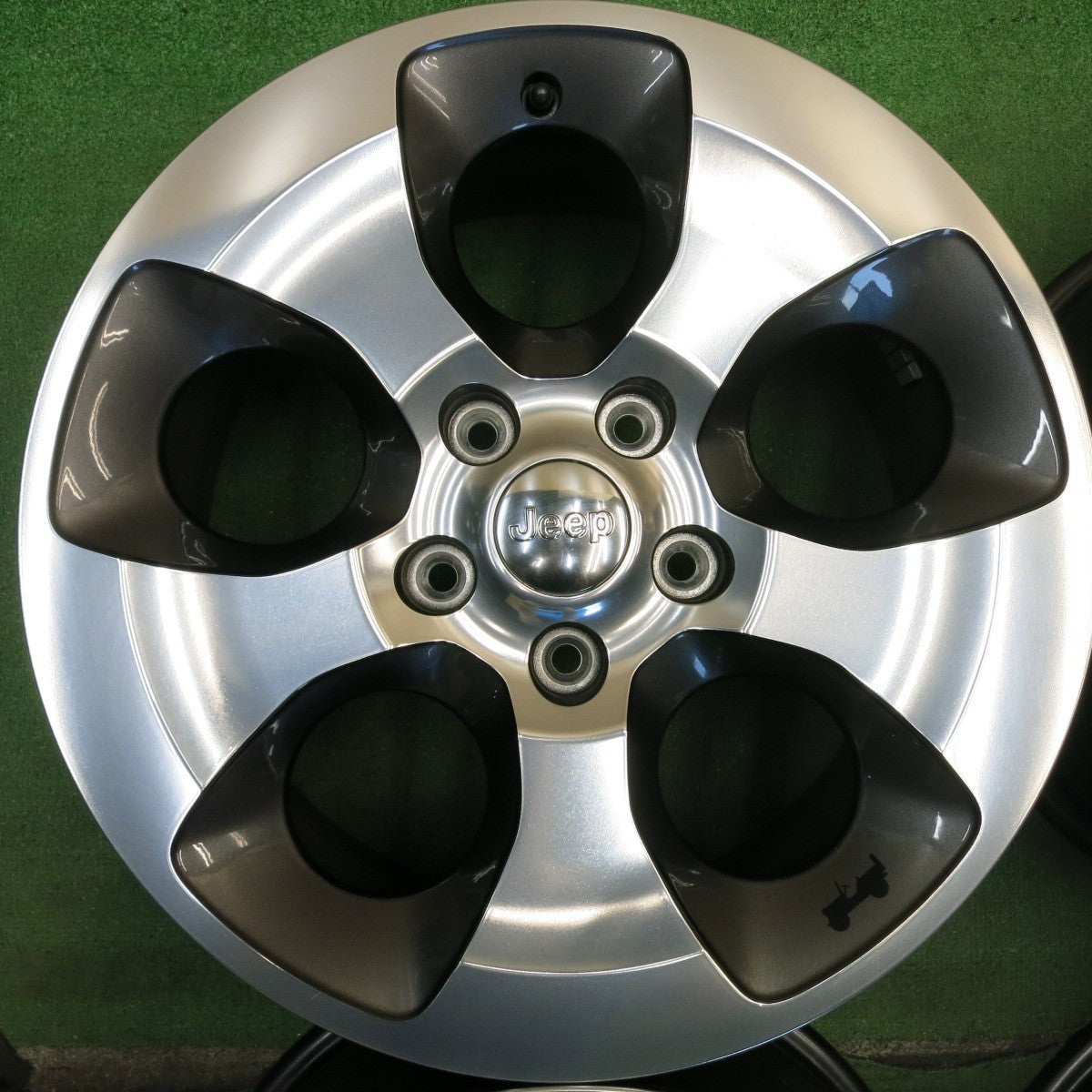 キレイ★ジープ JK ラングラー アンリミテッド サハラ 純正 MOPER ホイール 18インチ 18×7.5J PCD127/5H★6071101HAホ